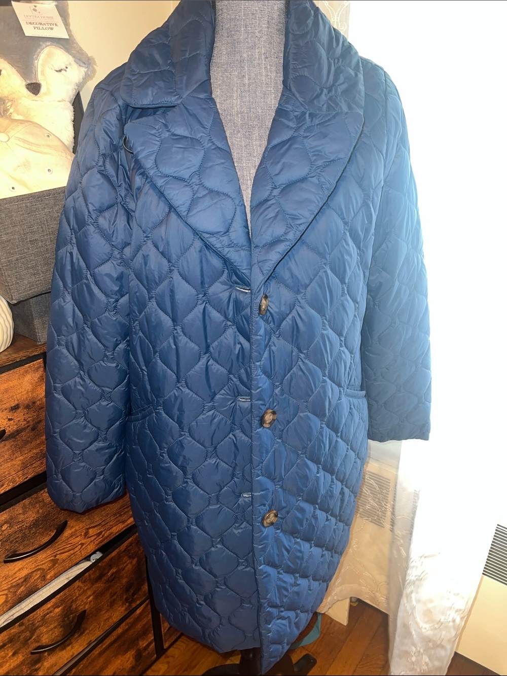 Water Resistant Notch Collar Puffer Jacket. EUC